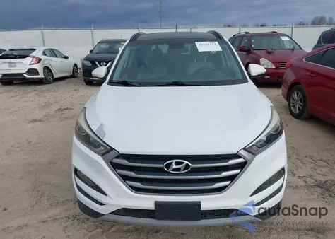 2017 Hyundai Tucson Value z USA, uszkodzony, nr VIN KM8J3CA28HU570695
